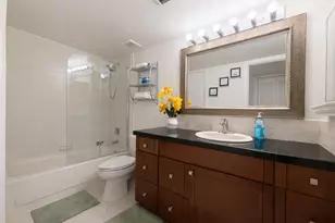 110 Lake Emerald Dr, Oakland Park, FL 33309 - Photo 15