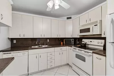 1009 Hythe A, Boca Raton, FL 33434 - Photo 9