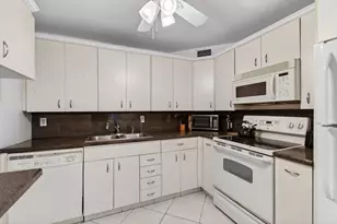 1009 Hythe A, Boca Raton, FL 33434 - Photo 9