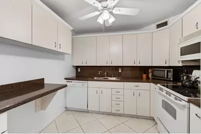 1009 Hythe A, Boca Raton, FL 33434 - Photo 11