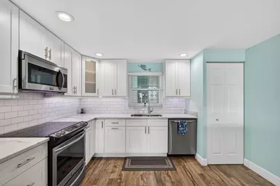 3040 Lake Shore Drive, Riviera Beach, FL 33404 - Photo 5