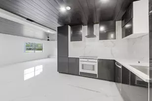 2529 Rainbow Dr, Fort Pierce, FL 34981 - Photo 9