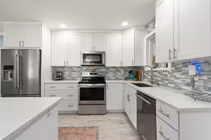 819 SE Stypmann Blvd, Stuart, FL 34994 - Photo 9