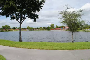 815 Salem Ln, Lake Worth, FL 33467 - Photo 5