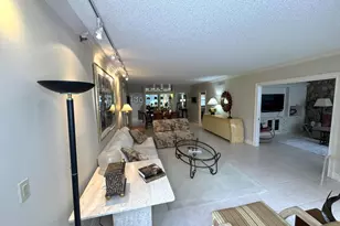 625 Oaks Dr, Pompano Beach, FL 33069 - Photo 5