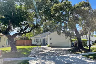 615 S Lake Dr, Lantana, FL 33462 - Photo 1