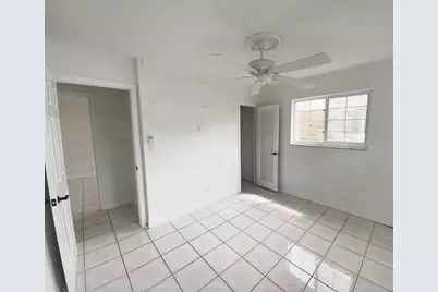 4570 NW 16th Avenue, Tamarac, FL 33309 - Photo 3