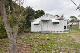 706 S 17th St, Fort Pierce, FL 34950 - Photo 1
