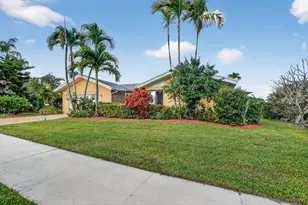 4205 Birchwood Dr, Boca Raton, FL 33487 - Photo 9