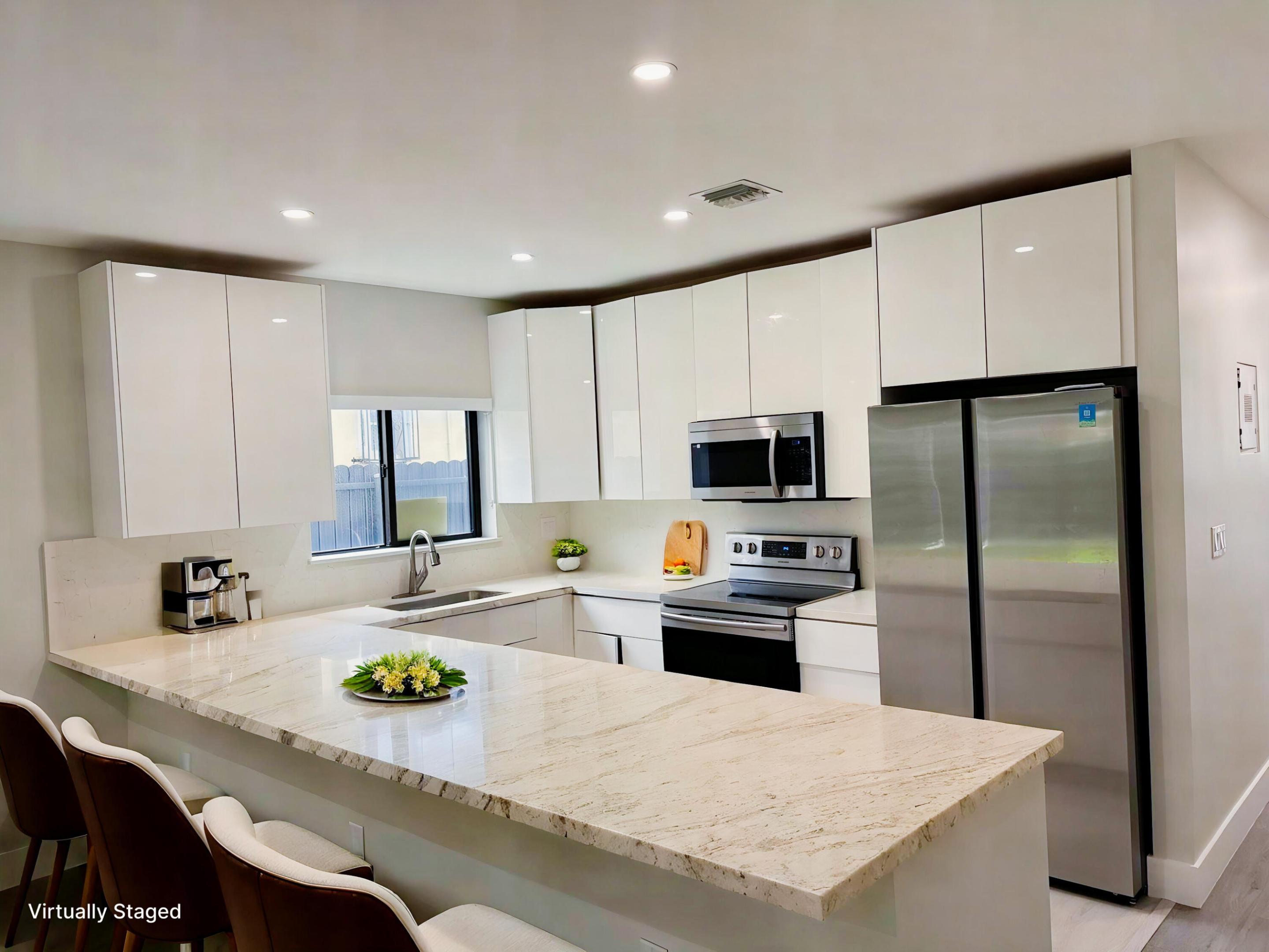 2210 W 5th Way - 2210 W 5th Way, Hialeah, FL 33010 Luxury Property | Jose Angel Pina