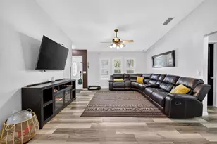 841 SE Cavern Ave, Port Saint Lucie, FL 34983 - Photo 5