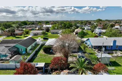 841 SE Cavern Avenue, Port Saint Lucie, FL 34983 - Photo 37