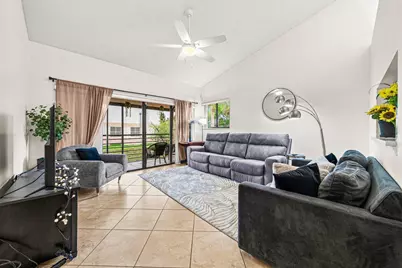 16 Via De Casas Sur #204, Boynton Beach, FL 33426 - Photo 3