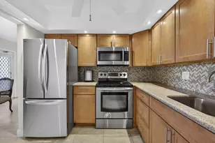 361 Wellington J, West Palm Beach, FL 33417 - Photo 3