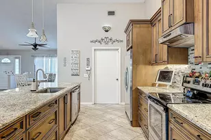 1099 Greystone Ln, Sarasota, FL 34232 - Photo 15