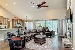 1099 Greystone Ln, Sarasota, FL 34232 - Photo 9