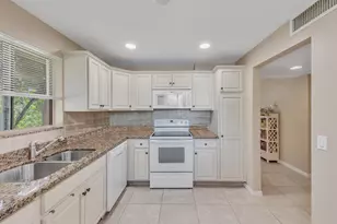 359 Lakeview Dr, Weston, FL 33326 - Photo 9