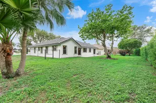 9561 N Orchard Cir, Davie, FL 33328 - Photo 9