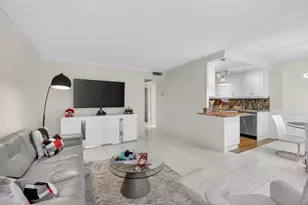 3085 E Exeter E, Boca Raton, FL 33434 - Photo 9