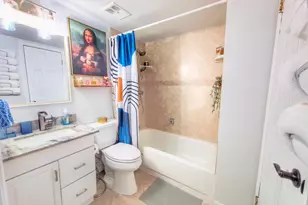 10180 E Cypress Ct, Pembroke Pines, FL 33026 - Photo 13