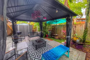10180 E Cypress Ct, Pembroke Pines, FL 33026 - Photo 5
