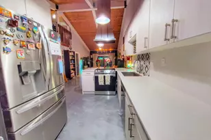 10180 E Cypress Ct, Pembroke Pines, FL 33026 - Photo 17