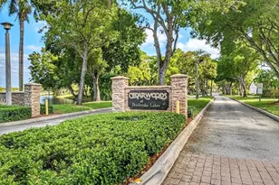 10180 E Cypress Ct, Pembroke Pines, FL 33026 - Photo 23