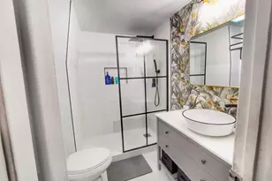 10180 E Cypress Ct, Pembroke Pines, FL 33026 - Photo 7