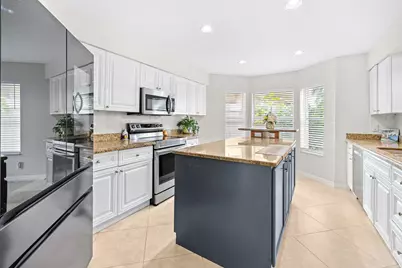 218 W Canterbury Dr W, Palm Beach Gardens, FL 33418 - Photo 9