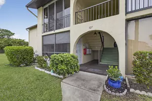 327 Pine Ridge Cir, Greenacres, FL 33463 - Photo 9