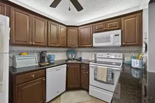 327 Pine Ridge Cir, Greenacres, FL 33463 - Photo 29