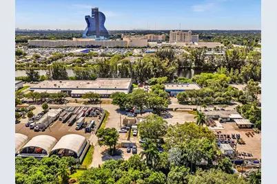 4901 SW 51st Street, Davie, FL 33314 - Photo 5