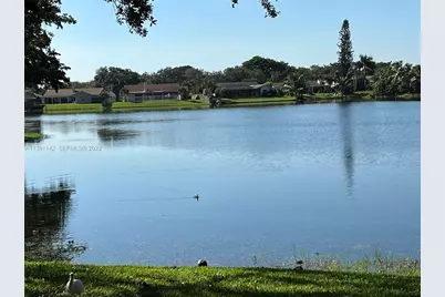 31 Chestnut Circle, Cooper City, FL 33026 - Photo 3