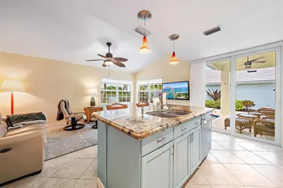 18 Windsor Lane, Palm Beach Gardens, FL 33418 - Photo 5