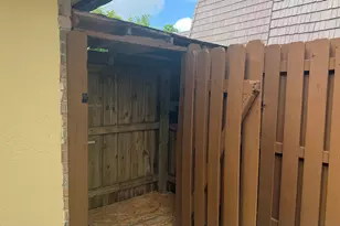 882 Springdale Cir, Palm Springs, FL 33461 - Photo 3