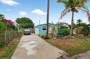 1071 Peak Rd, Lake Worth, FL 33462 - Photo 5