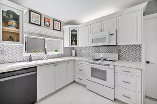 15541 Dover Ct, Davie, FL 33331 - Photo 3