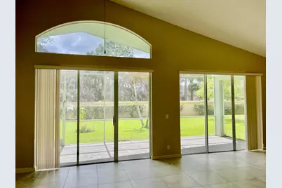 185 NW Willow Grove Avenue, Port Saint Lucie, FL 34986 - Photo 15