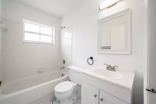 2042 NW 184th Way, Pembroke Pines, FL 33029 - Photo 11