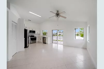 2042 NW 184th Way, Pembroke Pines, FL 33029 - Photo 5