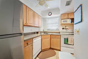 18081 SE Country Club Dr, Jupiter, FL 33469 - Photo 5