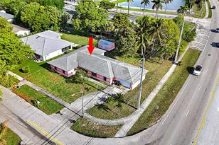 1301 N Mangonia Dr, West Palm Beach, FL 33401 - Photo 1