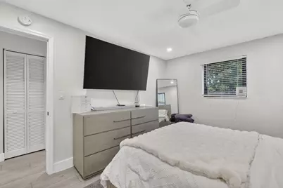 830 NE 59th Court, Oakland Park, FL 33334 - Photo 19