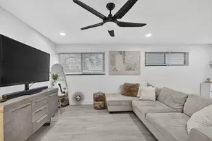 830 NE 59th Ct, Oakland Park, FL 33334 - Photo 9