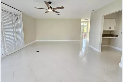 19235 Sabal Lake Drive, Boca Raton, FL 33434 - Photo 7