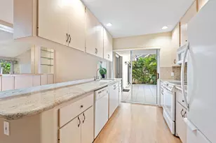 8404 Chapman Oak Ct, Palm Beach Gardens, FL 33410 - Photo 7