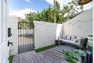 563 NE 7th Avenue, Fort Lauderdale, FL 33301 - Photo 9