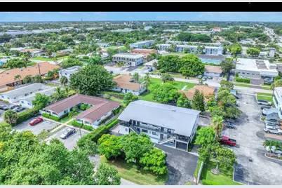 559 NE 44th Street #4, Boca Raton, FL 33431 - Photo 1