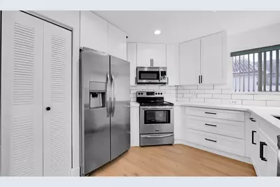 10372 SW 9th Lane, Pembroke Pines, FL 33025 - Photo 19