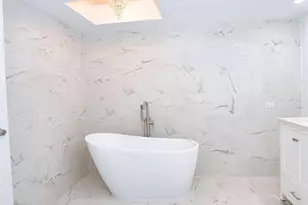 19355 Turnberry Way, Miami, FL 33180 - Photo 23